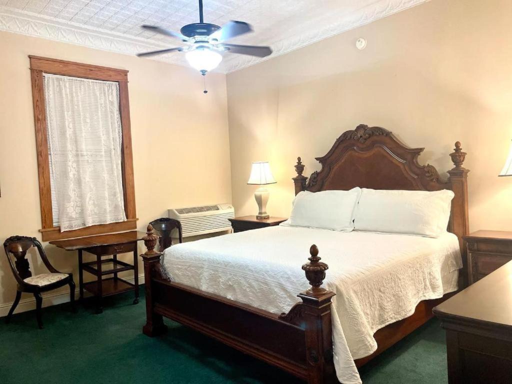 The Eastland Historic Hotel- Imperial Room Exterior photo
